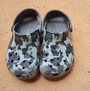 Boys Gray Camo Crocs size J2